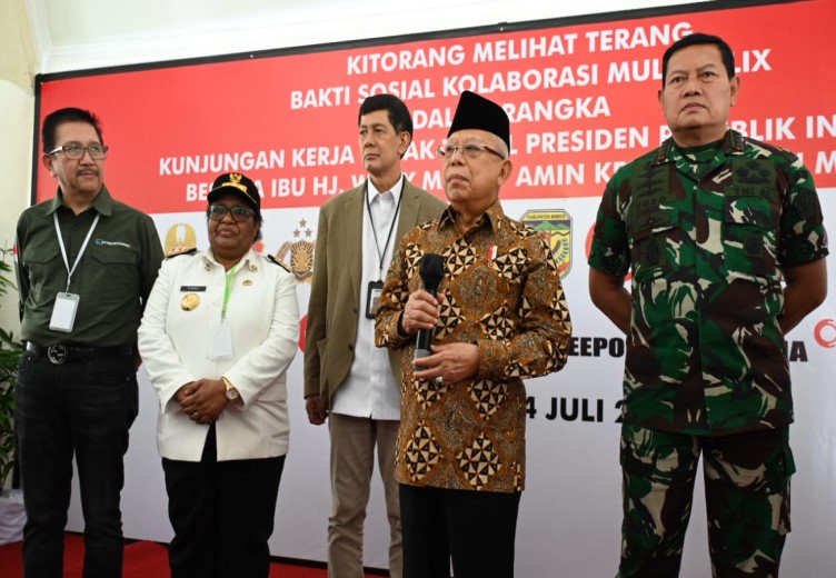 WAPRES MA�ARUF AMIN TINJAU BAKSOS OPERASI KATARAK DAN BIBIR SUMBING DI MIMIKA KOLABORASI PPAD, PEMDA DAN PT. FREEPORT INDONESIA