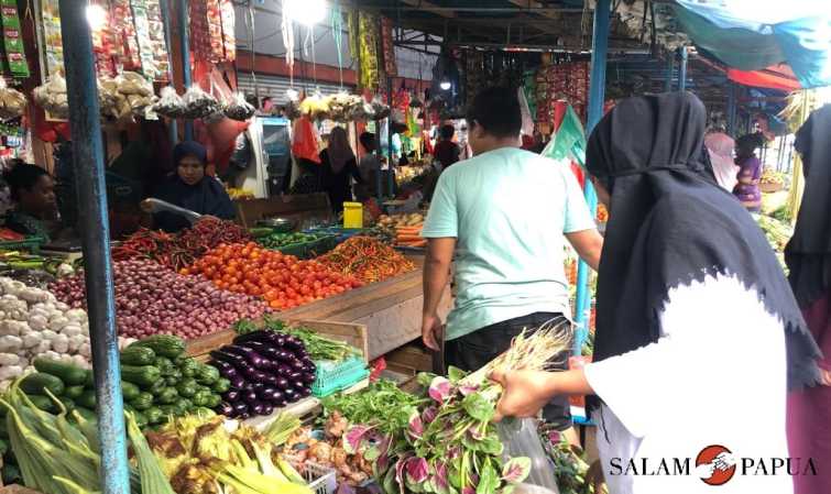 CURAH HUJAN TINGGI, SAYUR DI TIMIKA MENGALAMI KENAIKAN HARGA