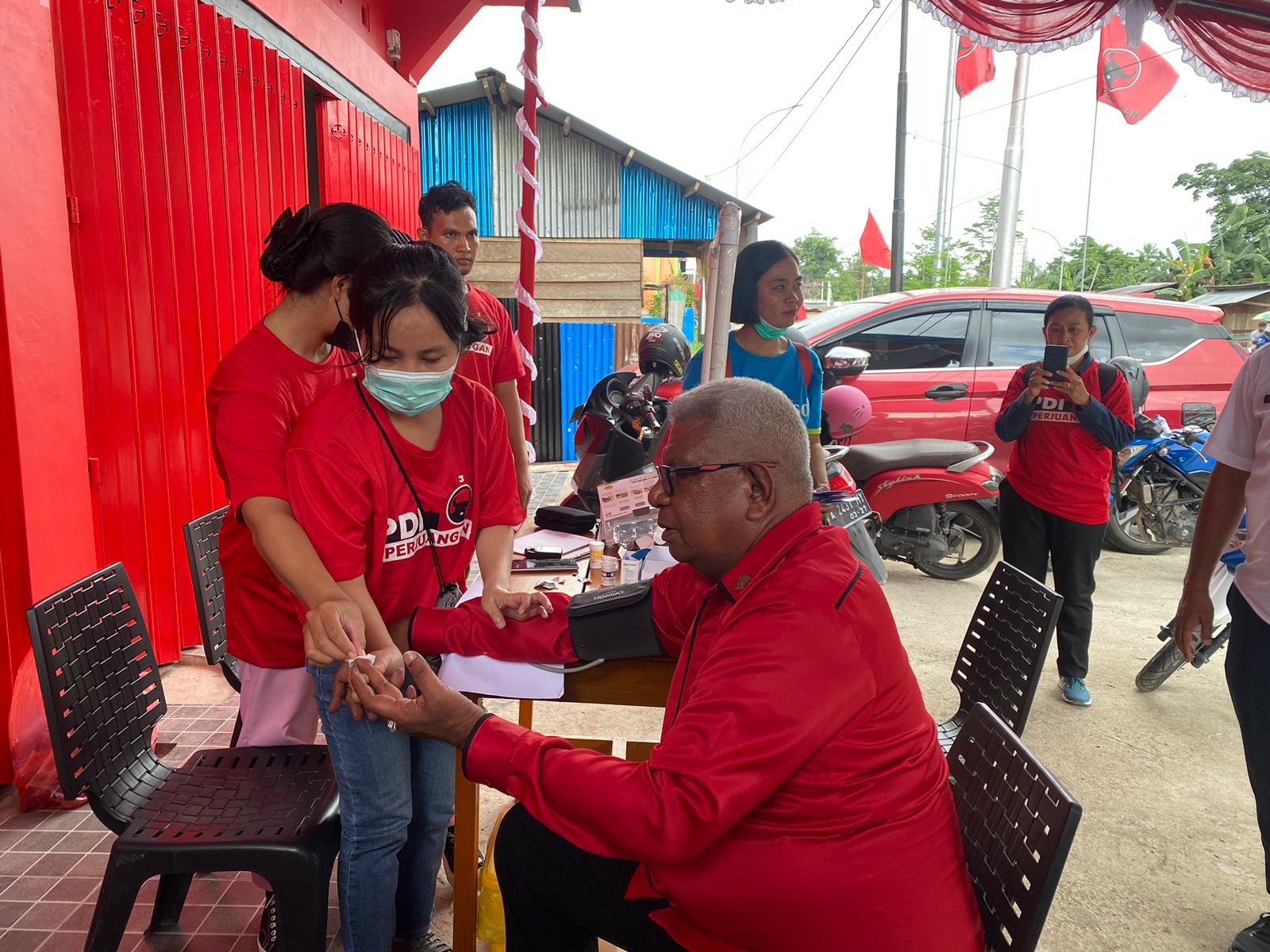 HUT PDIP Ke-51, DPC Mimika Gelar  Pemeriksaan Gula Darah Secara Gratis