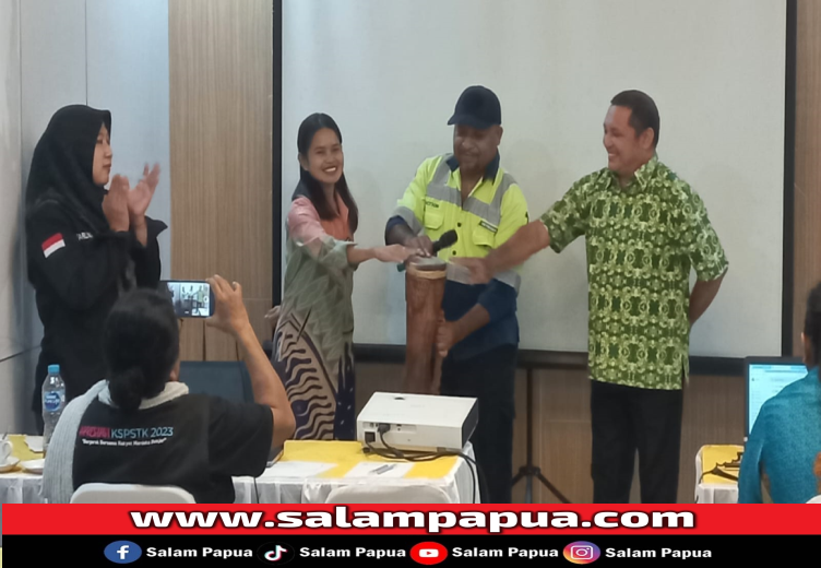 Tim CSR Petrosea Timika Gelar Training Penguatan Kurikulum Merdeka Bagi Guru SMP