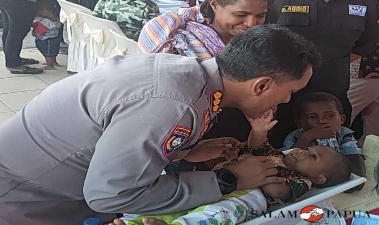 POLDA PAPUA BERSAMA DINKES MIMIKA BERI LAYANAN KESEHATAN DAN PENGOBATAN GRATIS KEPADA MASYARAKAT