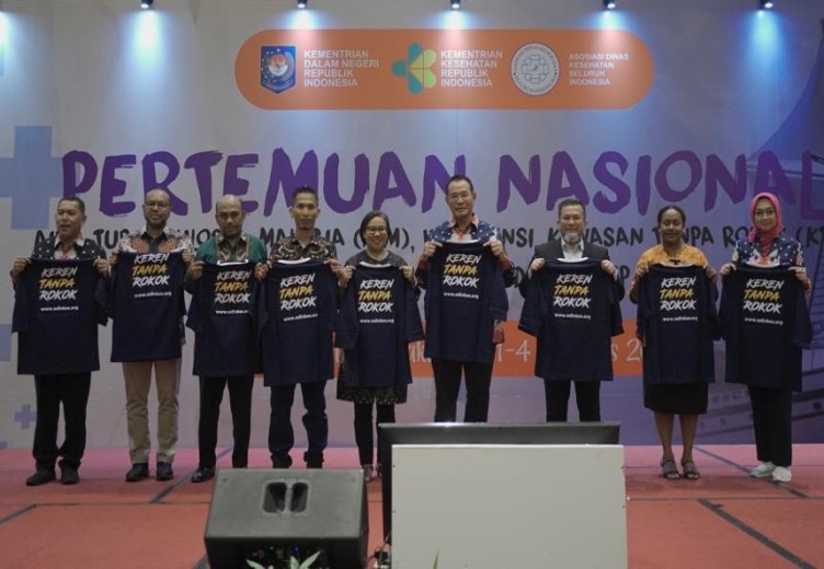 Pimpinan perwakilan Kepala Daerah dan Pimpinan Perusahaan penerima penghargaan ADINKES sepakat mengkampanyekan mendukung Kesehatan Tanpa Rokok bagi masyarakat dan pekerja di masing-masing wilayah (Foto:Corp.Com PTFI)