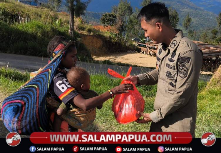 Satgas Ops Damai Cartenz Bagikan Sembako Dan Perkuat Pengamanan Objek Vital Di Sugapa