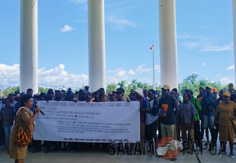ASN Amungme-Kamoro Dan Masyarakat Distrik Pinggiran Mimika Gelar Demo Protes Rolling Jabatan Bupati Eltinus Omaleng