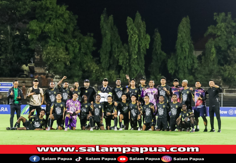 Tim WBFC Timika bersama jajaran manajemen dan pelatih (Dokumen WBFC)