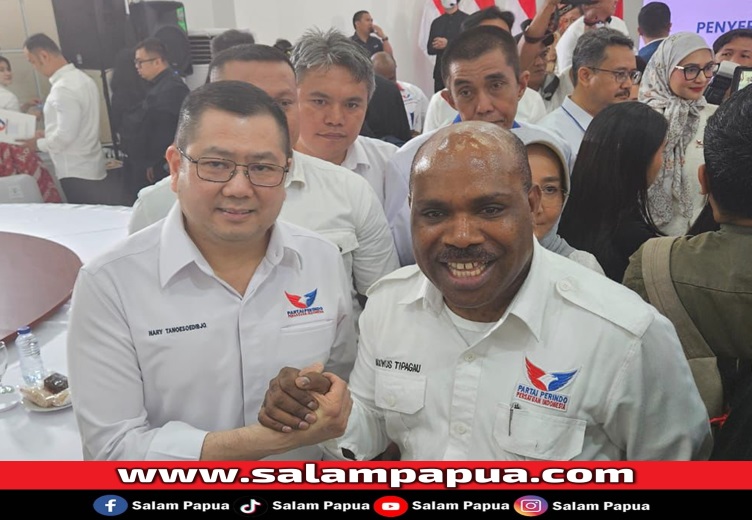 Maximus Tipagau bersama Ketua Umum Partai Perindo Hary Tanoesoedibjo (salampapua.com/Foto Official Maximus Tipagau)
