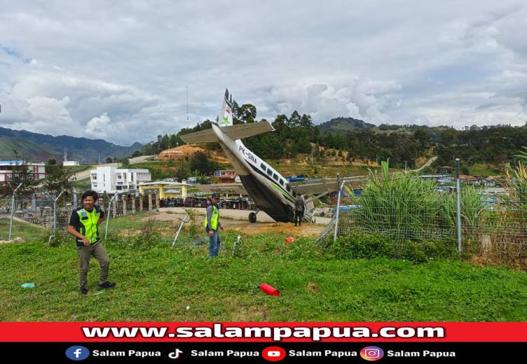  Kondisi pesawat Smart Air PK-SNA yang tergelincir di Bandara Tiom, Lanny Jaya, Sabtu pagi (11/10/2025)(Dokumen Polda Papua) 