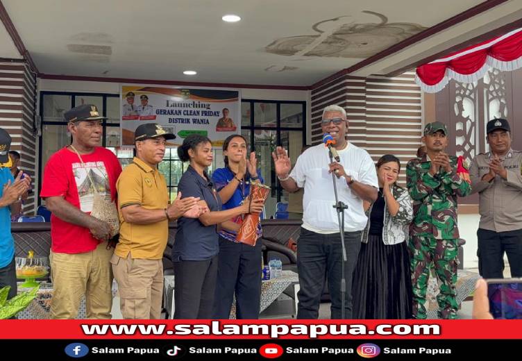 Wania Jadi Pionir Jumat Bersih, Bupati Mimika Launching Program �Clean Wania�