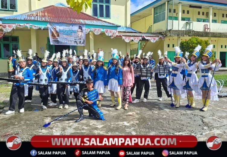 Tim Marching Band SMA Negeri 1 Mimika setelah mengikuti Upacara Hardiknas di sekolah tersebut, Sabtu (2/5/2026)(Salampapua.com/Sianturi)