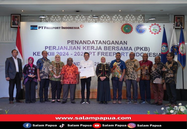 Presiden Direktur PTFI Tony Wenas dan Menteri Ketenagakerjaan Ida Fauziyah foto bersama dengan tiga Ketua Serikat Pekerja/Serikat Buruh PTFI dan jajaran Kementerian Ketenagakerjaan, serta Ketua Umum Pimpinan Pusat SPSI sesaat setelah penandatanganan PKB di Bandung (25/4), Jawa Barat, Kamis (25/4/2024) (salampapua.com/Foto Corp.Comm PTFI)