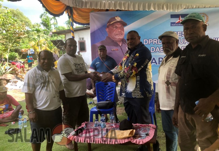 Reses Tahap III 2023, Martinus Walilo Sumbang Rp 70 Juta Untuk Pembangunan Balai Pembinaan Bagi Umat Katolik