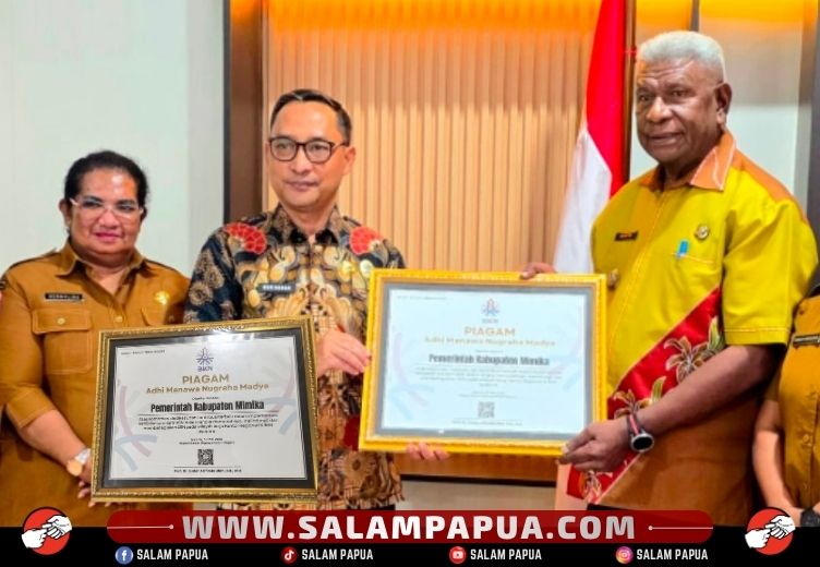 Penghargaan yang diterima Pemkab Mimika dari Kemendagri (salampapua.com/Foto: Humas Pemkab Mimika)