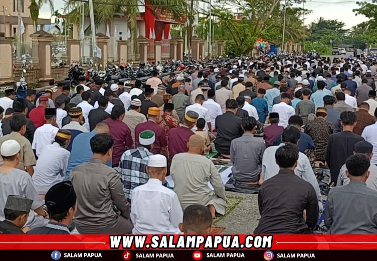 Umat Muslim Di Timika Gelar Salat Ied 1446 H Di Ruang Terbuka