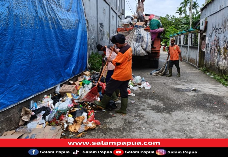 Perda Sampah Tidak Maksimal Ditegakkan, Warga Timika Masih Membuang Sampah Di Luar Jam Yang Ditentukan