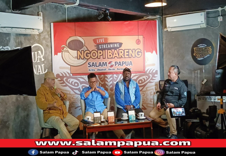 Tim pemenangan Paslon JOEL, MP3 da. AIYE saat debat politik yang digelar Salampapua.com di Waanal Coffee & Resto Timika dipandu Sampe Sianturi (Salampapua.com/Acik)