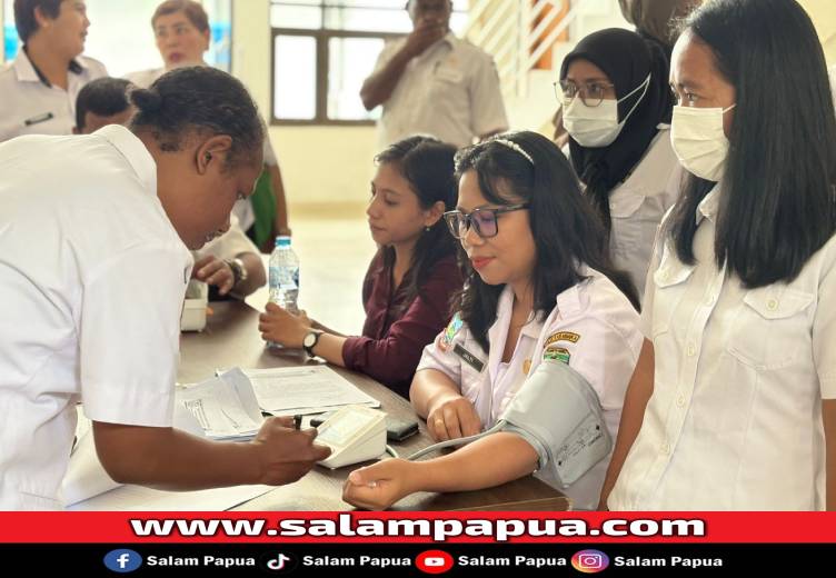 Suasana pemeriksa kesehatan di Dinkes Mimika, di Puspem Mimika, Rabu (6/8/2025) (Salampapua.com/Evita)