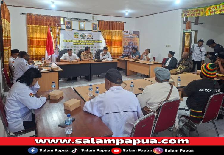 Suasana pertemuan mediasi di Kantor FKUB Mimika, Senin (4/8/2025) (Salampapua.com/Sianturi)