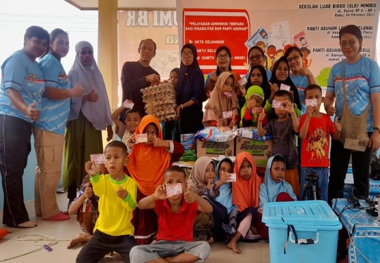 Disdukcapil Mimika Jemput Bola Pelayanan Adminduk Di 2 Panti Dan SLB