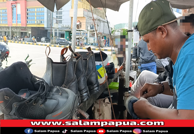 Jelang Natal, Orderan Jahit Sepatu Makin Laris