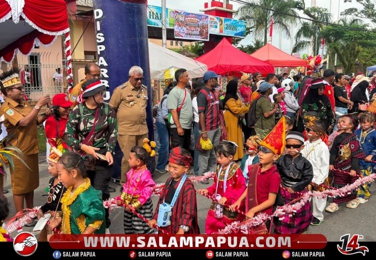 Bupati John Rettob Apresiasi Karnaval Budaya HUT Ke-81 RI Di Mimika