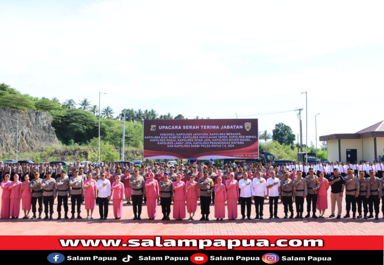 Foto bersama Kapolda Papua Irjen Pol Mathius D Fakhiri usai melantik 11 PJU Polda Papua, Rabu (10/7/2024) (Humas Polda Papua)