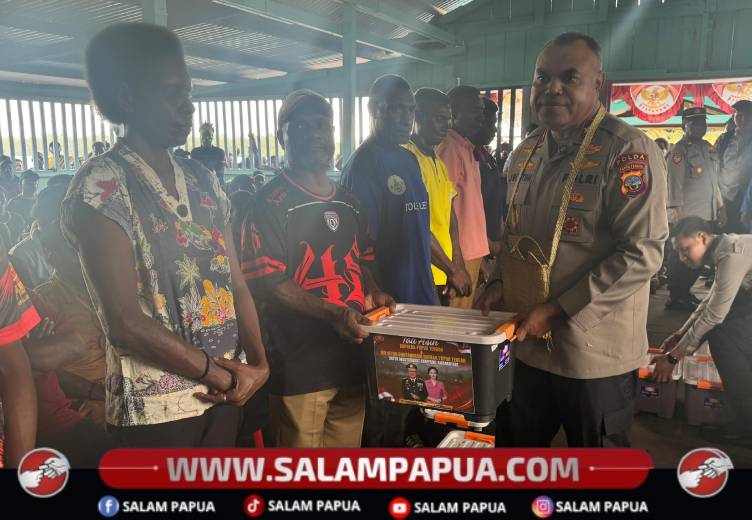 Kunjungi Pulau Karaka, Kapolda Rontini Bawa Bantuan Dan Layanan Kesehatan Untuk Warga