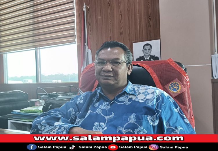 Kepala UPBU Bandara Mozes Kilangin, Asep Soekarjo (Salampapua.com/Acik)