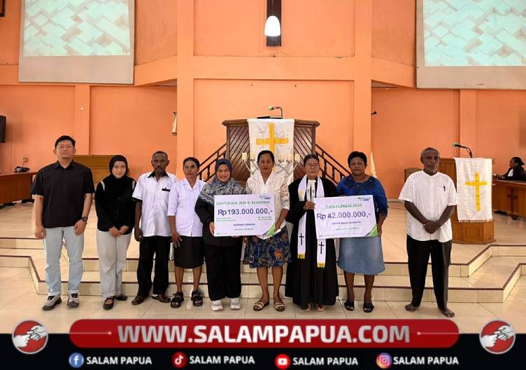 BPJS Ketenagakerjaan Serahkan Santunan JKM Dan Beasiswa Di Gereja Silo Kalibobo Nabire