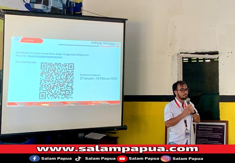 Service Department Head PT TRIATRA Timika, Johari Sirait saat menjelaskan sistem perekrutan Welding School (salampapua.com/Evita)