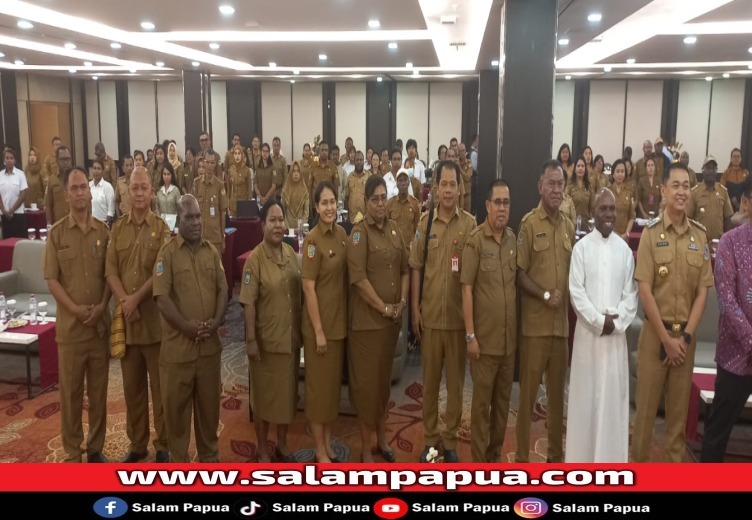 Pj Bupati Mimika, Valentinus S Sumito Bersama para pimpinan OPD, Pastor Yoseph Ikikitaro, Pr