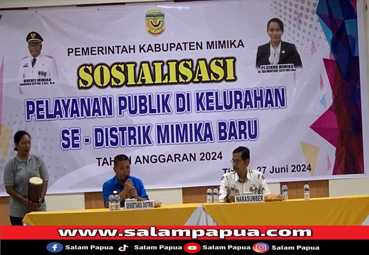 Sekretaris Distrik Mimika Baru Alan J. Assa (batik biru) saat memberi arahan kepada peserta sosialisasi (salampapua.com/Acik)