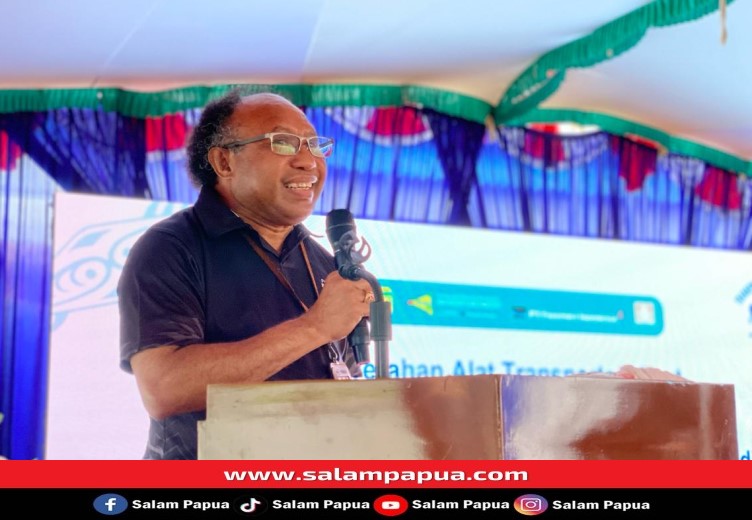 Sambutan Wakil Direktur Grantmaking (hibah) YPMAK, Yohan Wamrauw (salampapua.com/Evita)