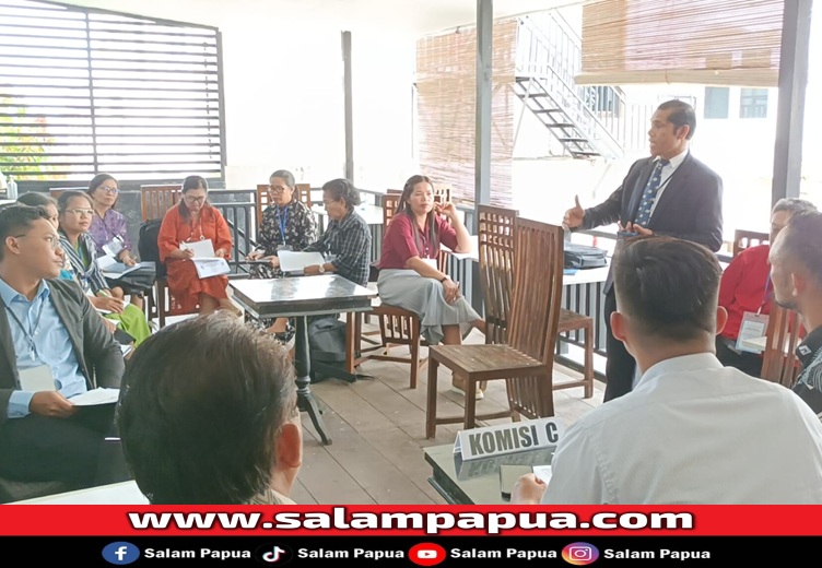 Pembahasan program kerja komisi C dalam Sidang Daerah ke-V GPSDI Papua-Papua Barat (salampapua.com/Acik)