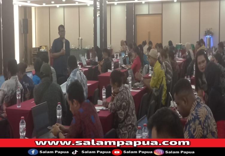 Perwakilan BPKP Provinsi Papua, Miarno sedang memberikan materi kegiatan