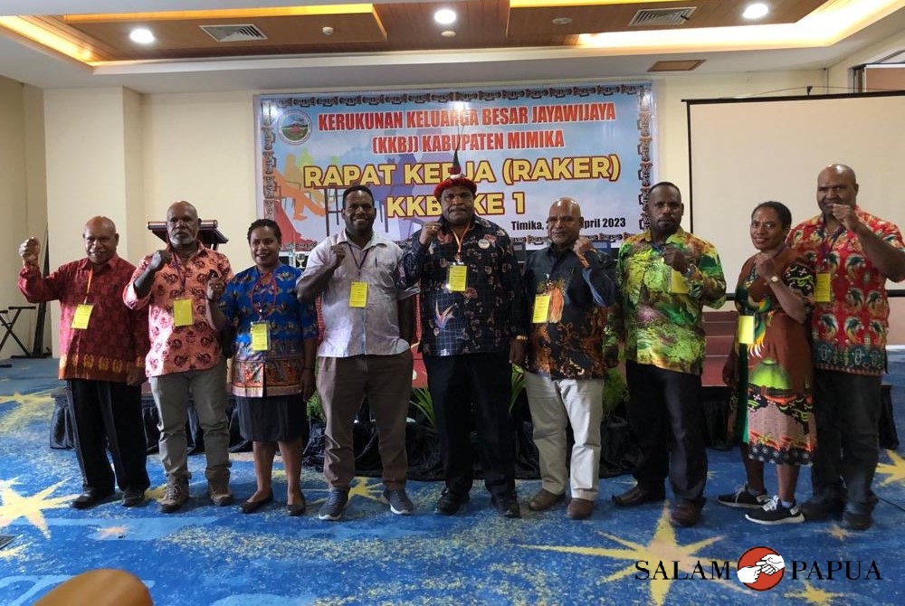 Foto bersama Panitia Raker KKBJ Kabupaten Mimika usai acara Pembukaan Raker (Foto:salampapua.com/Evita)