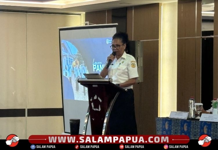 Laporan panitia, Plt Kepala Seksi Sumber Daya Tenaga Kesehatan Dinkes Mimika sekaligus mewakili Ketua panitia, Septina Felle (salampapua.com/Evita)