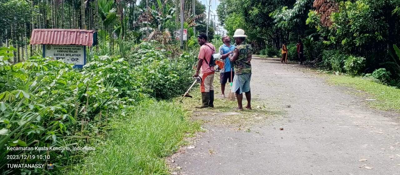 Pembersihan jalan lingkungan pada Kampung Tunas Matoa hingga Kampung Landu Mekar (Foto:istimewa)