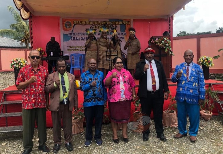 Foto bersama usai pembukaan acara (Foto:salampapua.com/Evita)