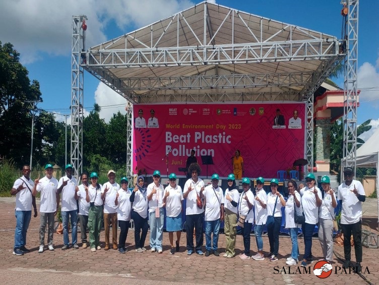 Foto bersama panitia pelaksana kegiatan peringatan Hari Lingkungan Hidup Sedunia  tahun 2023 (Foto:salampapua.com/Acik)