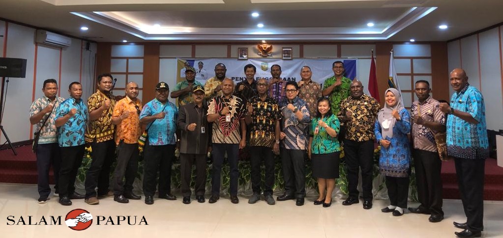 Foto bersama Kepala Distrik di Kabupaten Mimika dalam Forum Perangkat Daerah (Foto:salampapua.com/Evita)
