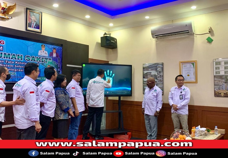 Pj Bupati Mimika Valentinus Sudarjanto Sumito saat melaunching program Spektakuler Rumah Sakit (salampapua.com/Evita)