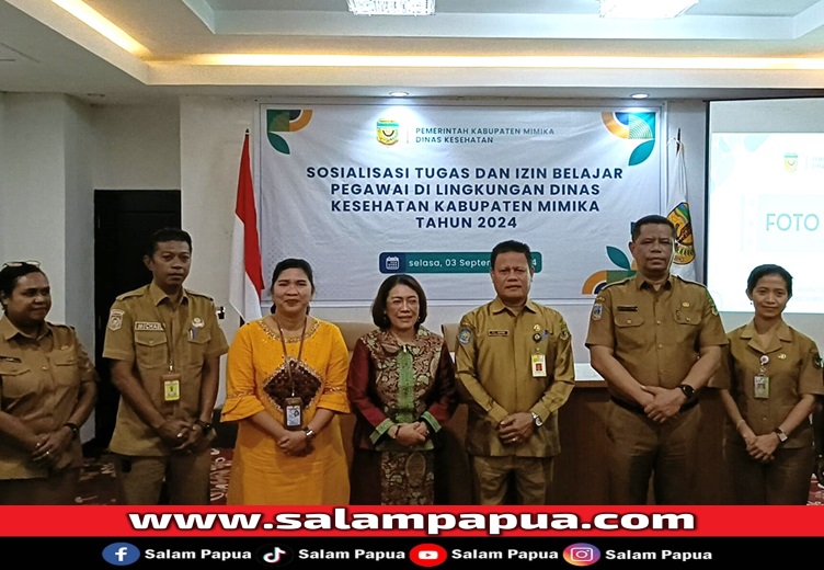 Foto bersama pemateri dan panitia pelaksana sosialisasi (salampapua.com/Acik)