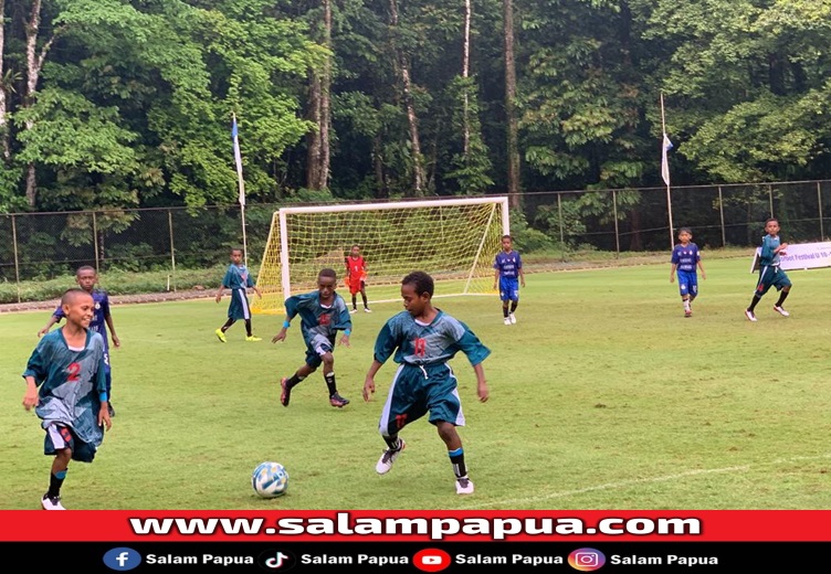 Pertandingan 3rd Runner up oleh SSB Aruka Vs SSB Mimika United (salampapua.com/Evita)