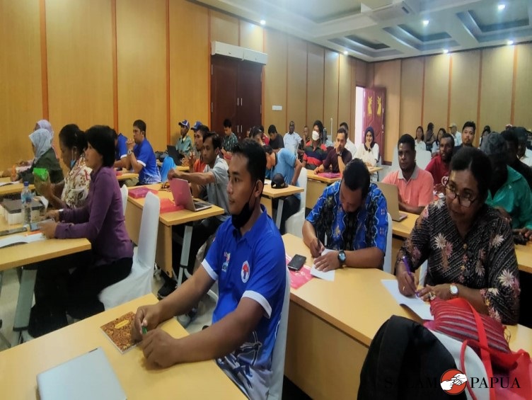 Guru-Guru SMP di Mimika saat mengikuti pelatihan (Foto:salampapua.com/Acik)