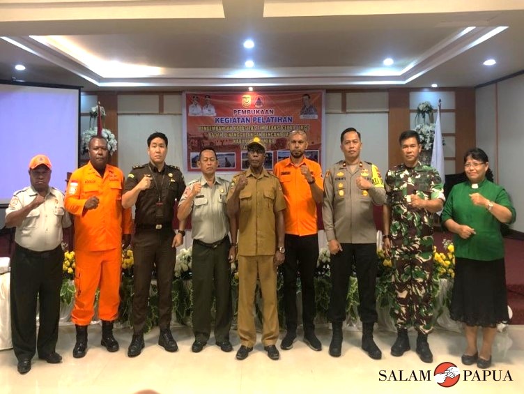 Foto bersama usai pembukaan kegiatan (Foto:salampapua.com/Evita)