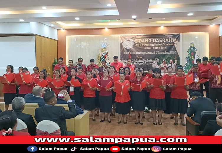 Paduan suara pengurus GPSDI pada ibadah pembukaan Sidang Daerah Papua-Papua Barat, Jumat (6/12/2024) (salampapua.com/Acik)