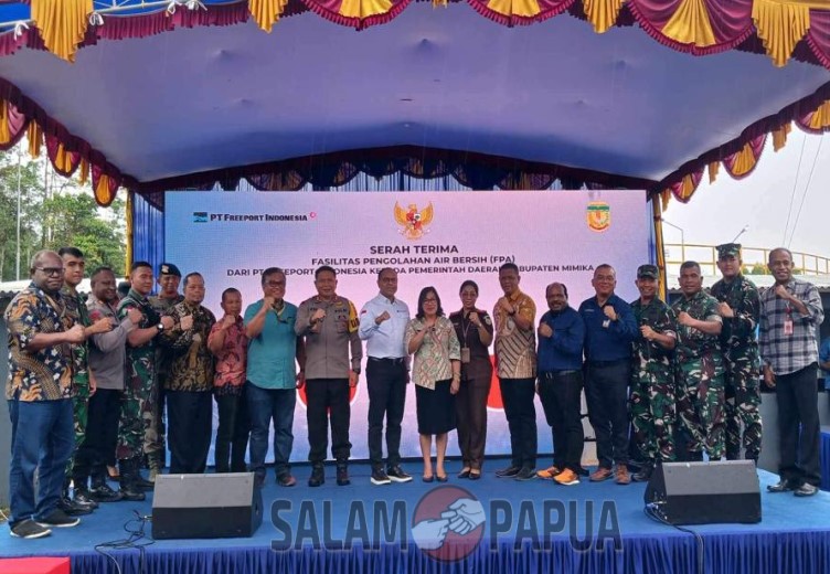 Foto bersama usai kegiatan serah terima (salampapua.com/Evita)