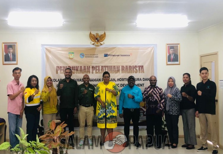 Foto bersama usai pembukaan kegiatan (salampapua.com/Evita)