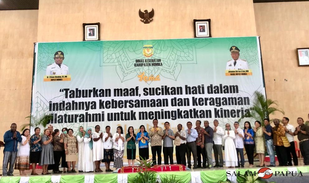 Foto bersama usai acara Halalbihalal Dinkes Mimika (Foto:salampapua.com/Evita)