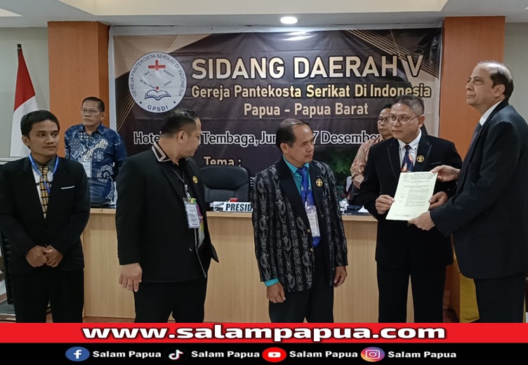 Penyerahan SK BPD Periode Pelayanan 2024-2028 (salampapua.com/Acik)